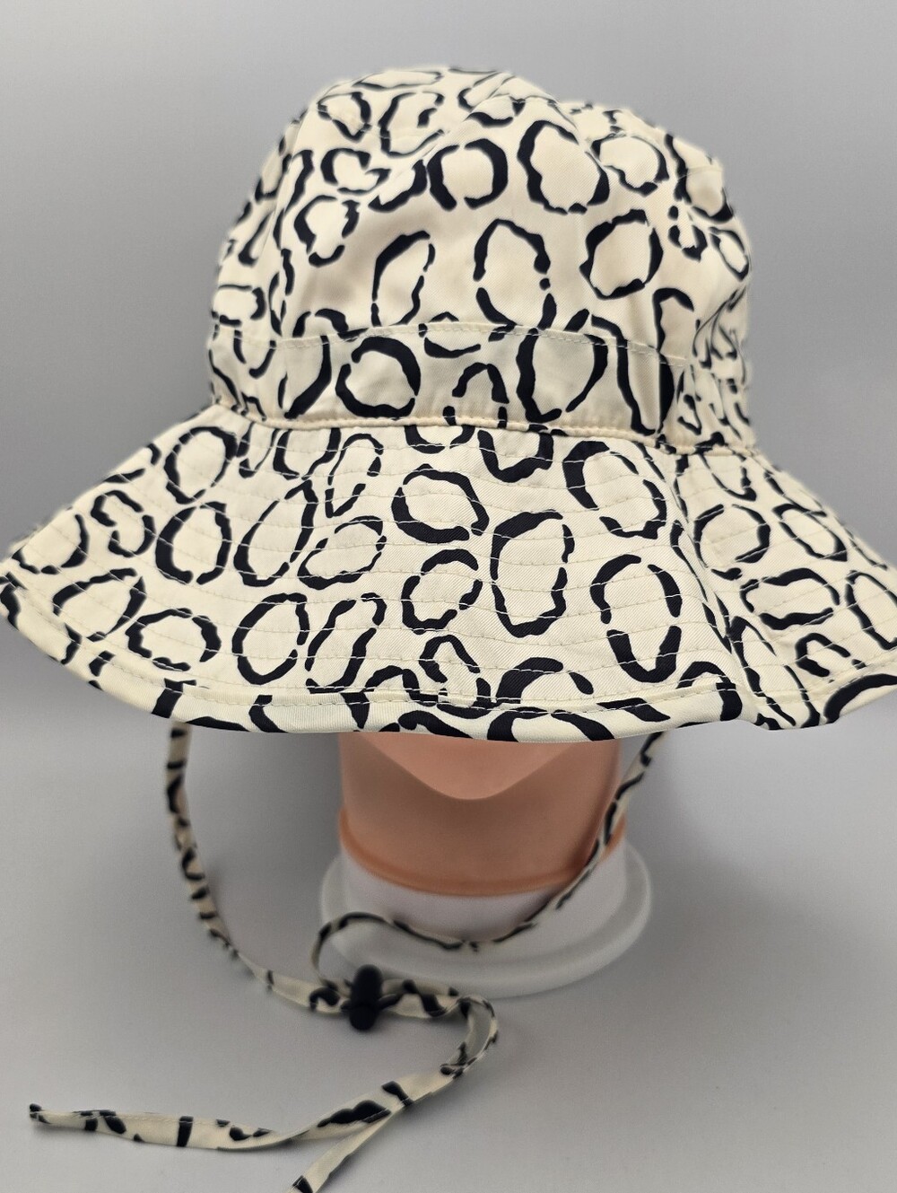 GOGO Women's Wide Brim Animal Print Beige/Black Sun Hat w/ Chin Strap One Size